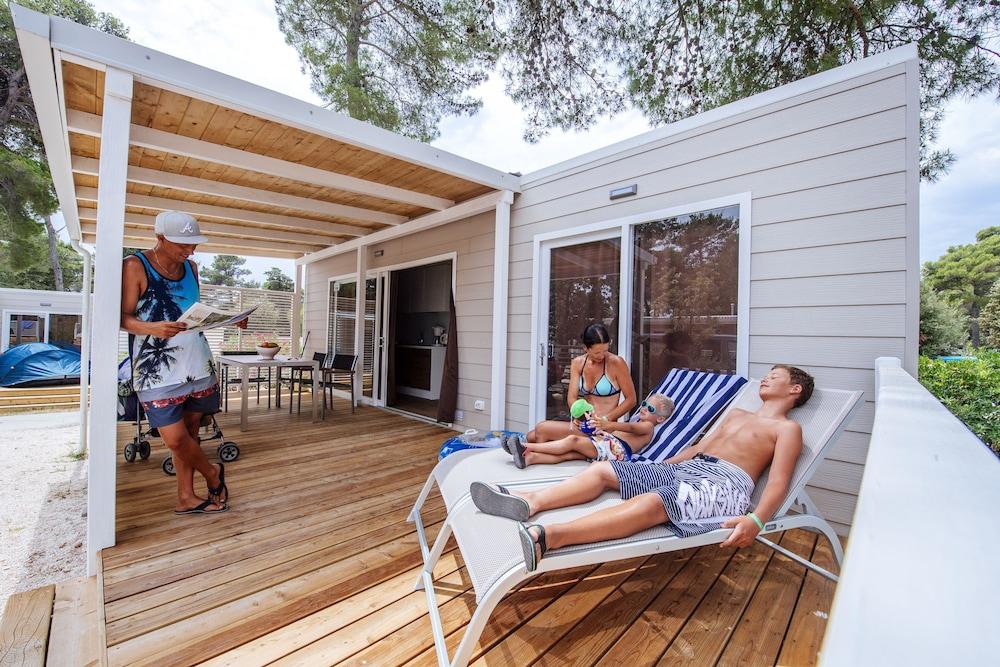 Zaton Holiday Resort Mobile Homes Nin Bagian luar foto